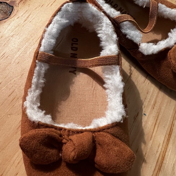 Brown Old Navy Baby Slippers - Picture 4 of 4